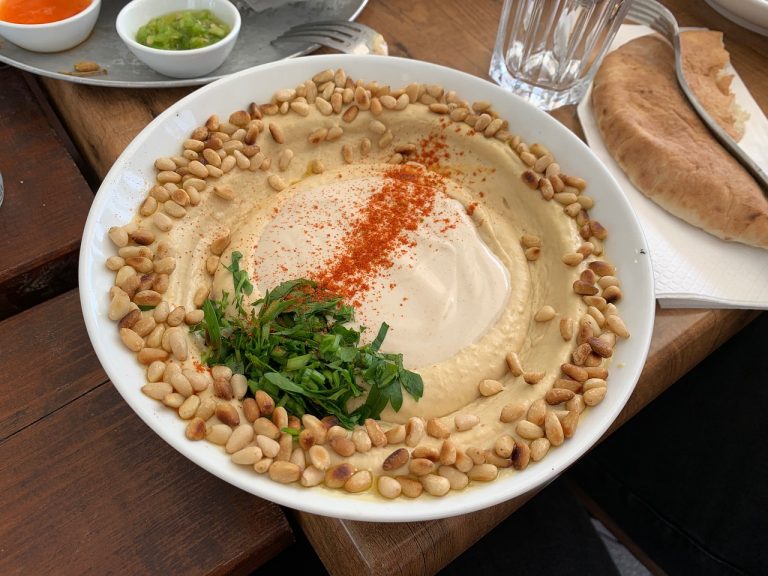 Allerta alimentare, il ministero della salute richiama Hummus senza aglio di una nota marca: ecco il motivo