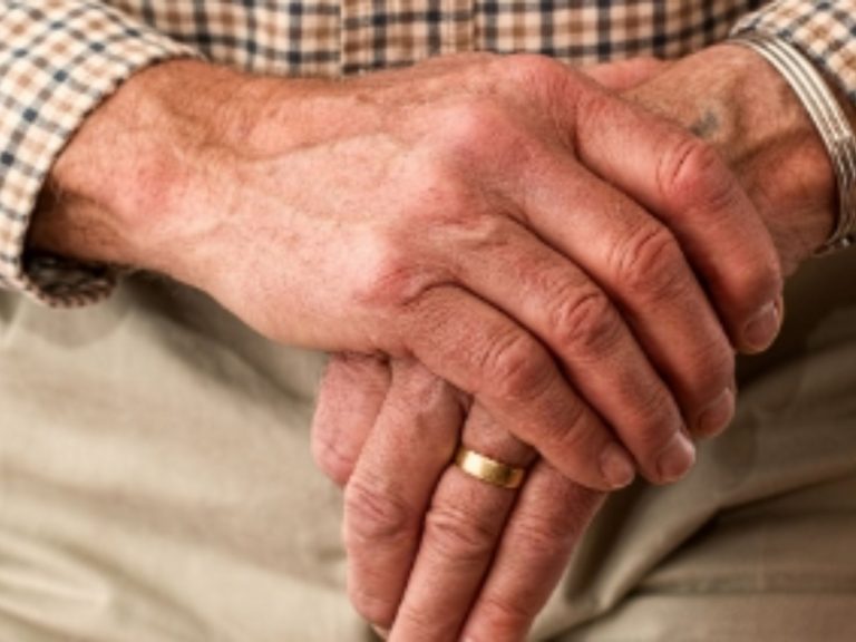 Carenza di vitamina B negli over 60: scopri quali sono i sintomi per riconoscerla e i rimedi Carenza di vitamina B negli over 60: scopri quali sono i sintomi per riconoscerla e i rimedi