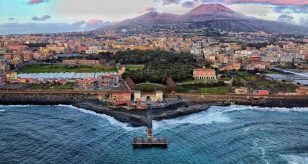 Meteo Napoli - Stabilità e bel tempo persistenti grazie all'Anticiclone, con clima simil-estivo: le previsioni