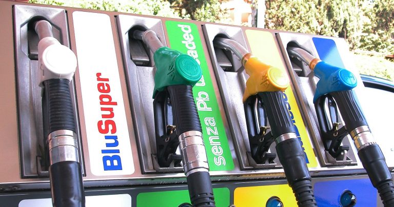 Taglio delle accise, ecco quanto si potrà risparmiare sul prezzo di benzina e gasolio