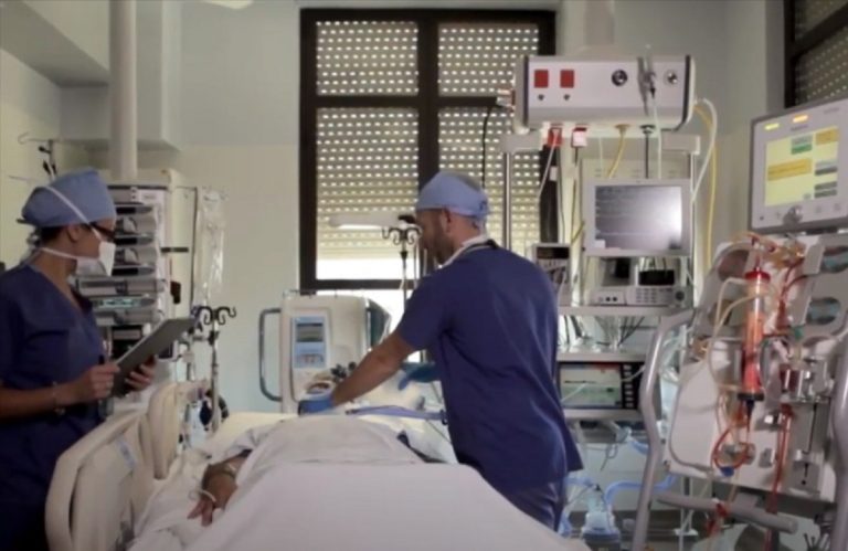 Una misteriosa epidemia ha già causato 27 morti, le autorità hanno invitato la popolazione a non uscire di casa