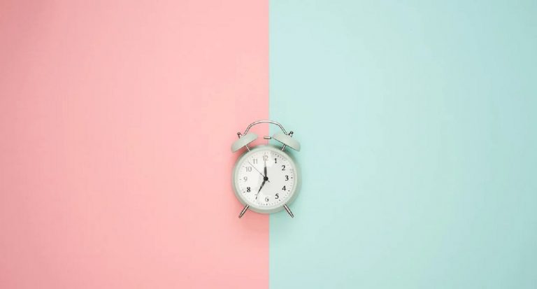 Torna l’ora solare in Italia: i 5 effetti collaterali del cambio di orario Torna l’ora solare in Italia: i 5 effetti collaterali del cambio di orario
