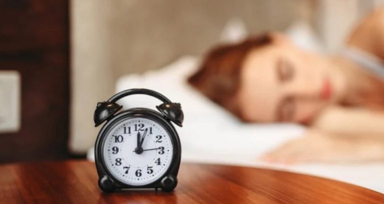Ti svegli sempre alla stessa ora di notte? Ecco a cosa dovresti fare più attenzione