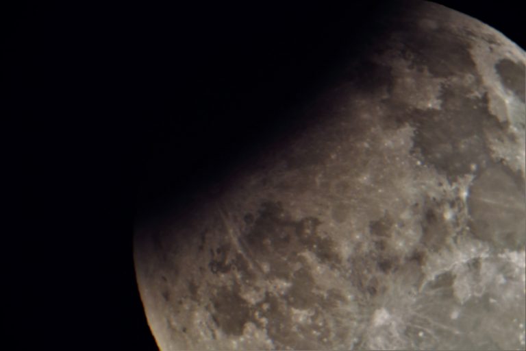 Eclissi lunare del 18 settembre 2024, ecco quando e da dove sarà possibile vederla