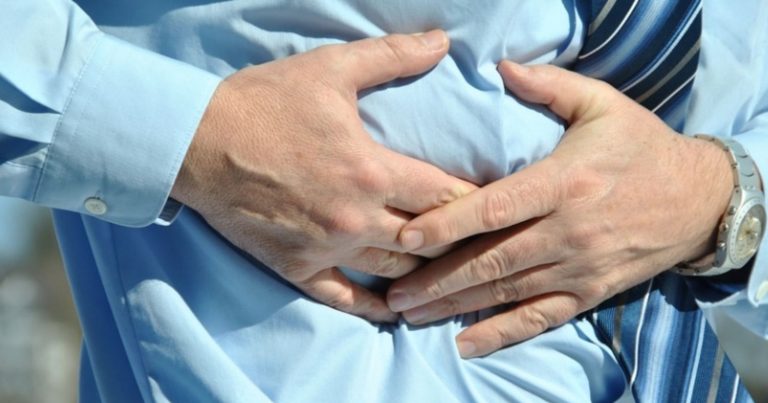 Aneurisma aorta addominale, ecco i sintomi che non bisogna mai trascurare Aneurisma aorta addominale, ecco i sintomi che non bisogna mai trascurare