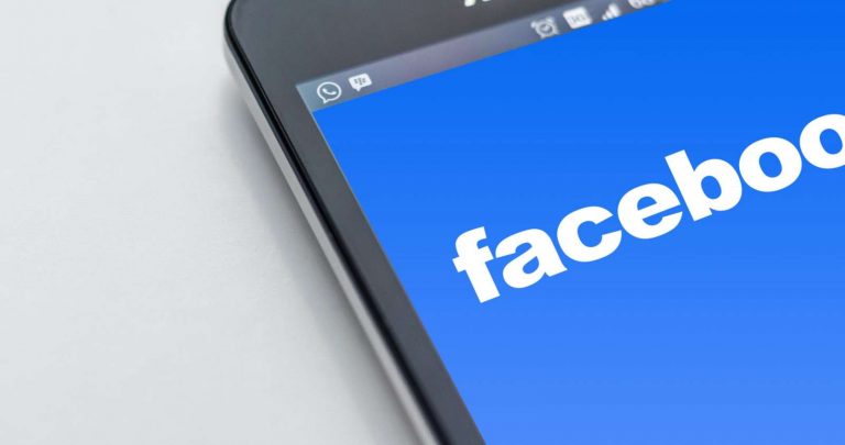 Facebook e Instagram down, non si riesce ad accedere: ecco cosa sta succedendo Facebook e Instagram down, non si riesce ad accedere: ecco cosa sta succedendo