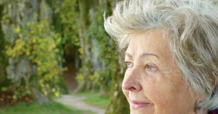 Menopausa, i 5 segnali da non sottovalutare: ecco quali sono