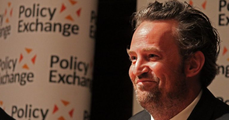 Matthew Perry, si fa largo il tragico sospetto sulla morte. L’amico rivela: “Aveva fatto…”