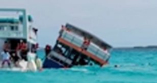 traghetto bahamas affonda
