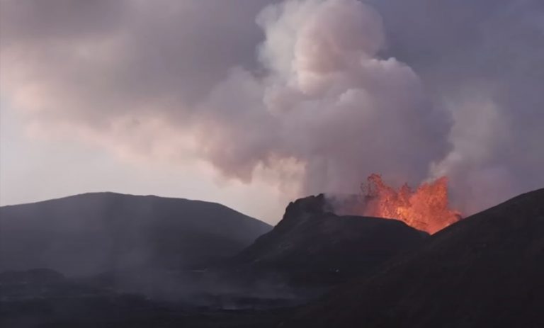 “L’eruzione in Islanda e imminente e potrebbe durare secoli”, l’allarme lanciato dagli esperti: le conseguenze per l’Europa