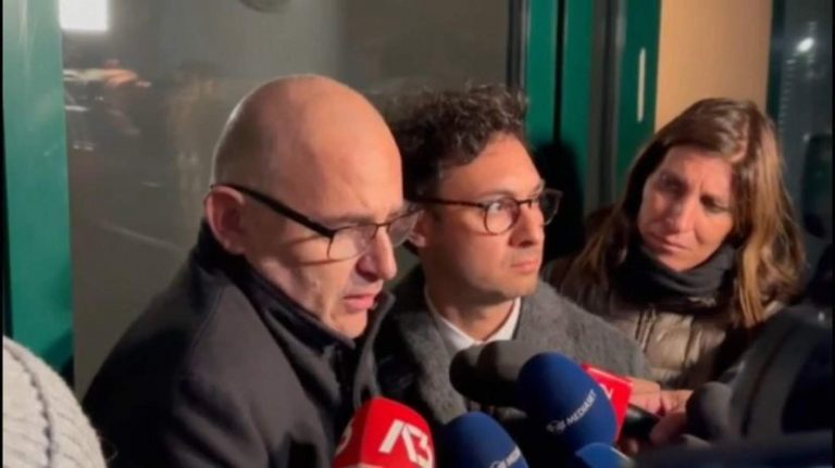 Filippo Turetta, i genitori in lacrime: “Forse voleva…” Filippo Turetta, i genitori in lacrime: “Forse voleva…”