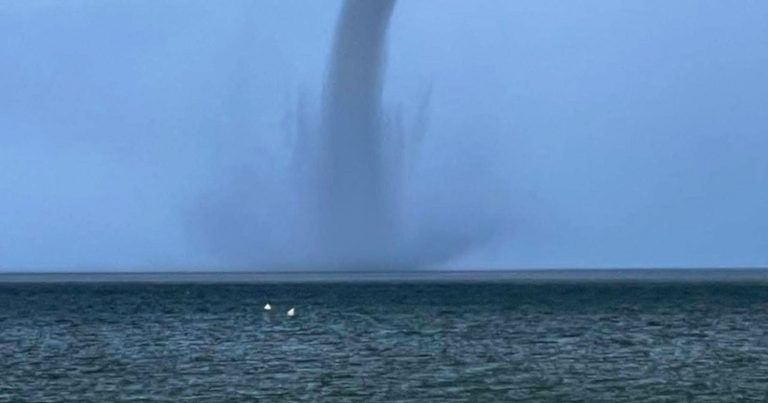 Meteo – Attacco di maltempo sull’Italia, tromba marina e gragnola a Termoli: paura, ma nessun danno