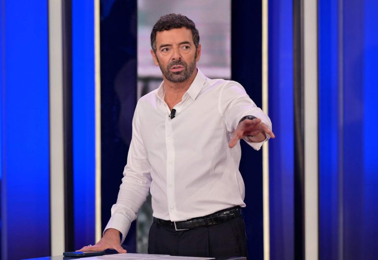 “Ballando con le stelle”, Alberto Matano rompe il silenzio sul suo futuro nel programma: ”Mi sa che sarò per sempre…”