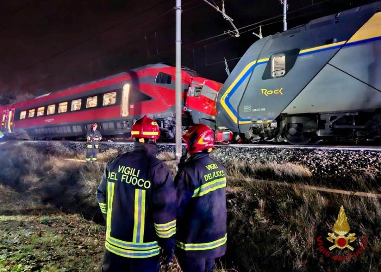 Scontro tra due treni in Italia: ci sono almeno 17 feriti. Ecco cos’è successo e dove