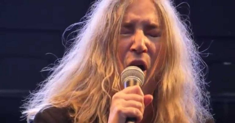 Improvviso malore per Patti Smith, annullato il concerto di stasera