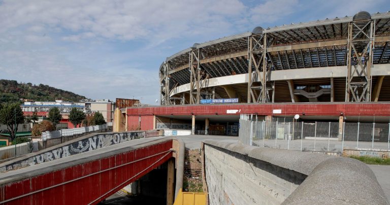 Meteo – Vento impetuoso sferza Napoli, lo Stadio Maradona apre in ritardo: posticipata Napoli-Cagliari di 30 minuti