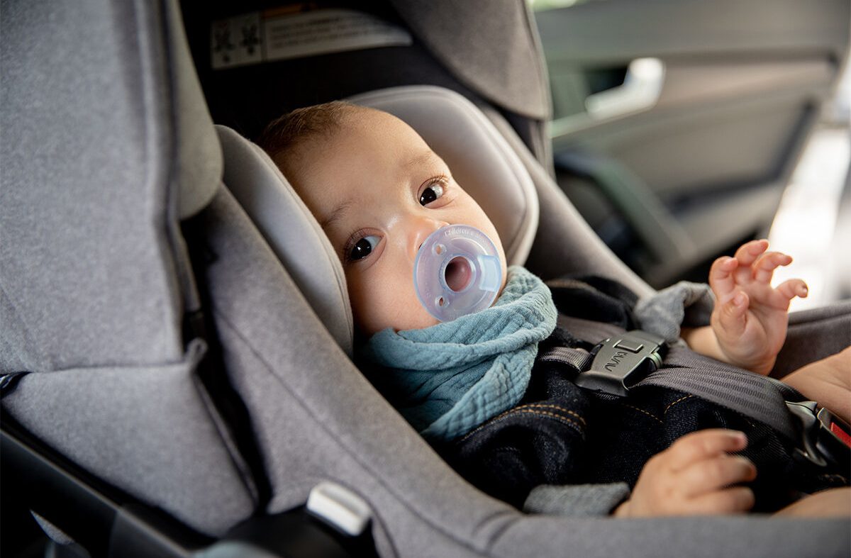 Bambini in auto: cosa dice il Codice della Strada