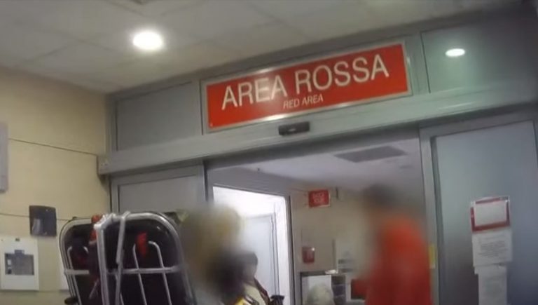 Medici di base in allerta: “Influenza, boom di casi e picco mai registrato prima” e il Covid torna a fare paura