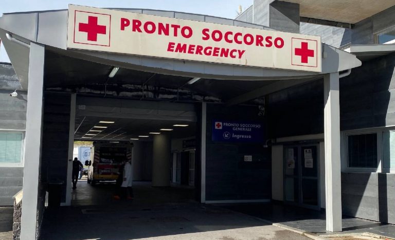 Francesco è morto al pronto soccorso dopo aver accusato un mal di gola, la pista seguita dalla Procura: “Possibile…”