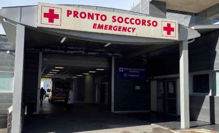 Ospedali e Pronto Soccorso, la carenza di medici rischia di trasformare l’estate in incubo: il periodo più a rischio Ospedali e Pronto Soccorso, la carenza di medici rischia di trasformare l’estate in incubo: il periodo più a rischio