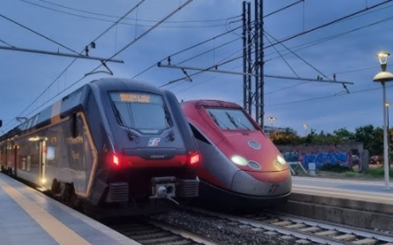 Sciopero treni 22 settembre 2025, Trenitalia e Trenord, ecco le fasce orarie garantite: previsioni meteo Sciopero treni 22 settembre 2025, Trenitalia e Trenord, ecco le fasce orarie garantite: previsioni meteo