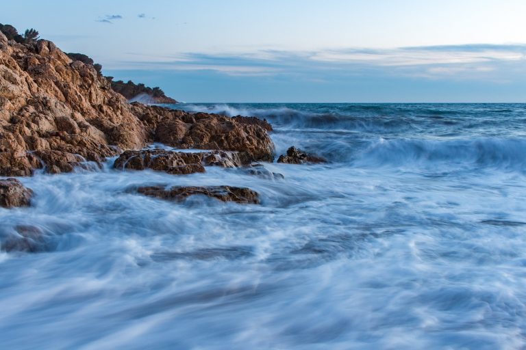 L’allarme lanciato dagli esperti: “Il livello del mare si sta alzando oltre le previsioni”. Le coste italiane a rischio