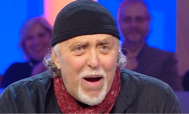 Maurizio Mattioli si commuove in diretta tv: “Per me è stato più di un fratello maggiore…”