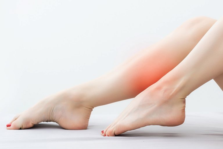 Gambe gonfie in estate, quali sono i rimedi: ecco i consigli della dottoressa Alessia Dossena Gambe gonfie in estate, quali sono i rimedi: ecco i consigli della dottoressa Alessia Dossena