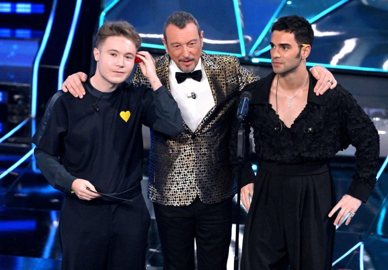 Sanremo 2024, il gesto che in pochi hanno notato: “Sul palco…”. Ecco cos’è successo