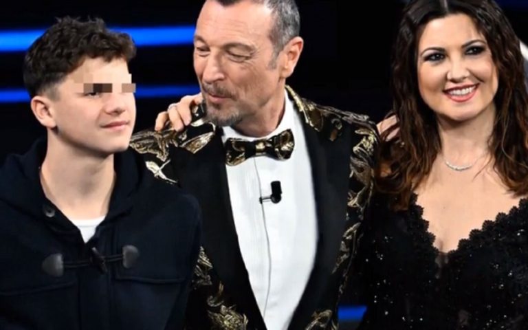 Sanremo 2024: Geolier primo, il gesto di Josè, il figlio di Amadeus diventa subito virale