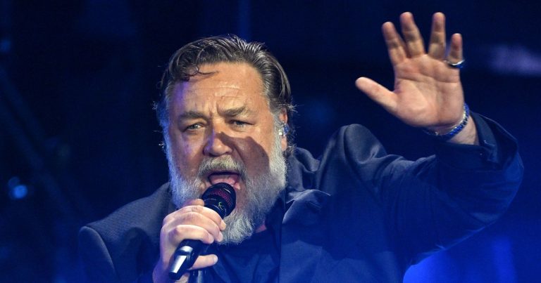 Sanremo 2024, il gesto di Russel Crowe che non tutti hanno notato