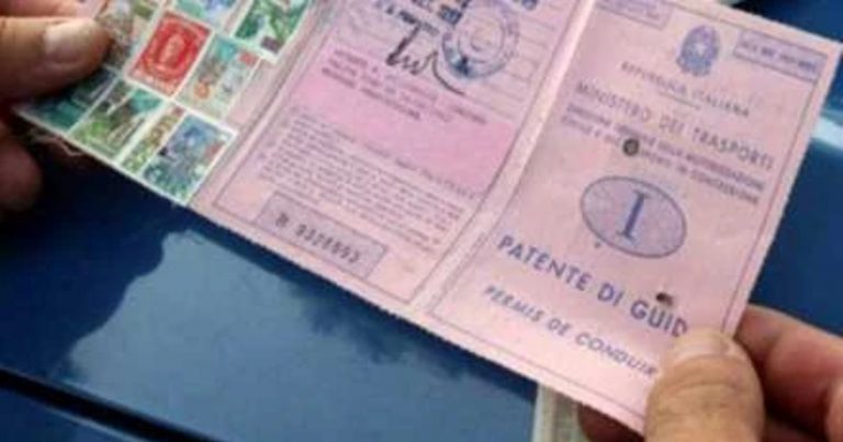 Addio alla patente cartacea: ecco cosa cambia. Scopri le novità Addio alla patente cartacea: ecco cosa cambia. Scopri le novità