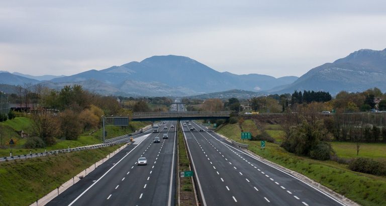 Incidente in autostrada in Italia, 21 automobili coinvolte: ecco cos’è successo e dove