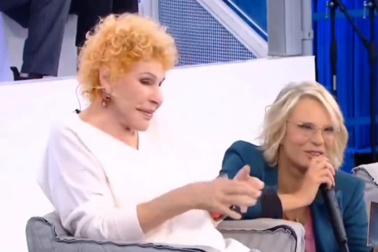 La frecciata di Ornella Vanoni e l’imbarazzo di Maria De Filippi: “Vedi cosa succede…”