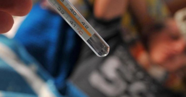 Influenza B, il picco tra marzo e aprile: attenzione a questi 2 sintomi che possono comparire in alcuni casi