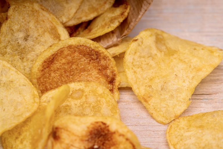 Allerta alimentare, il Ministero della Salute richiama tutti i lotti di una marca di patatine per rischio chimico: ecco di quali si tratta