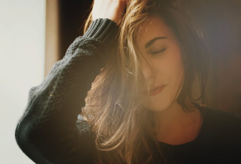 Caduta dei capelli in primavera, come salvaguardarli con pochi accorgimenti Caduta dei capelli in primavera, come salvaguardarli con pochi accorgimenti