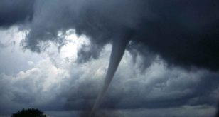 Meteo - Violento maltempo si abbatte al nord, una tromba d'aria colpisce il varesotto: i dettagli