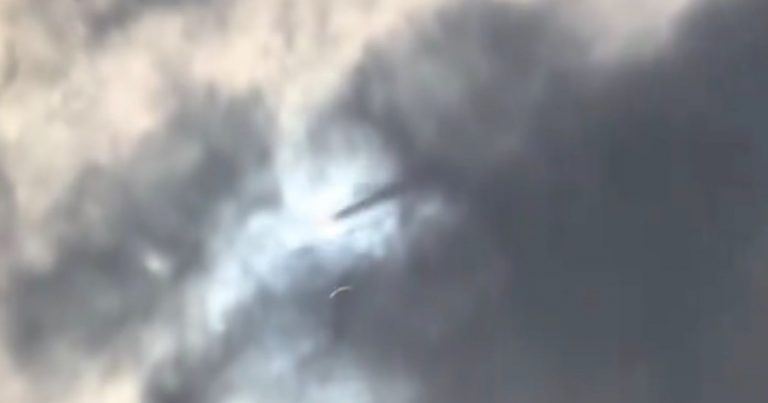 UFO avvistato durante l’eclissi solare, il video sta facendo il giro del mondo: ecco cos’è successo e dove
