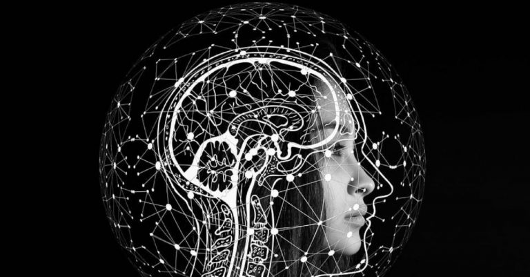 Aveva uno strano sintomo: le è stato diagnosticato un tumore al cervello a 55 anni Aveva uno strano sintomo: le è stato diagnosticato un tumore al cervello a 55 anni