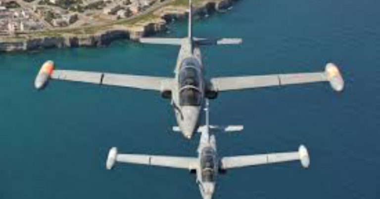 Aerei militari in volo sulla città italiana: ecco cosa sta succedendo e dove Aerei militari in volo sulla città italiana: ecco cosa sta succedendo e dove