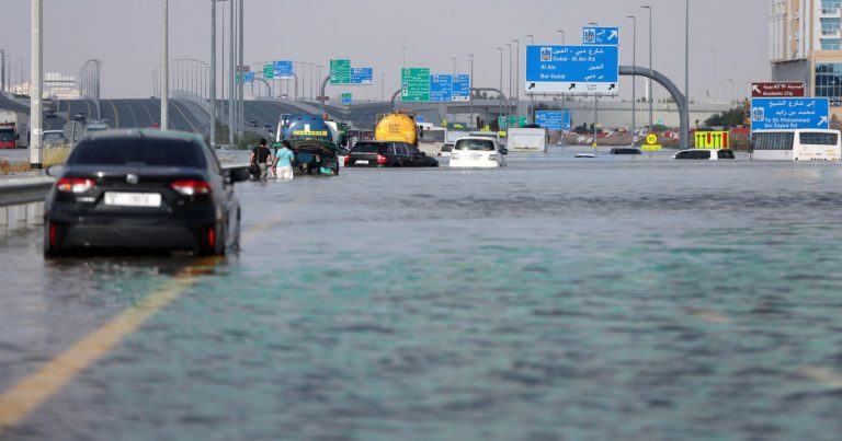 Meteo – Maltempo estremo ha colpito Dubai, paralizzato l’aeroporto. 18 morti in Oman, si tratta di evento storico