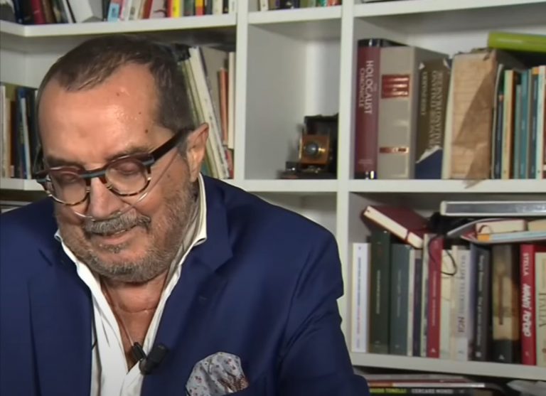 Mesotelioma, cosa causa il tumore che ha colpito il giornalista Franco Di Mare Mesotelioma, cosa causa il tumore che ha colpito il giornalista Franco Di Mare