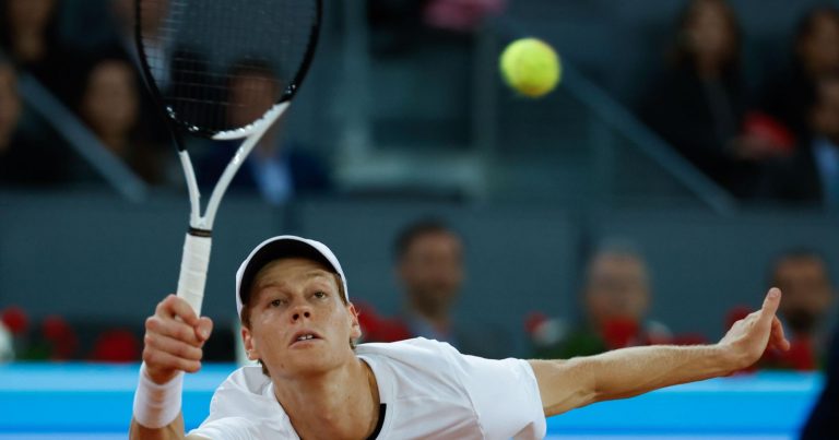 Jannik Sinner, dopo la vittoria su Khachanov conquista un altro record: “É il primo giocatore dal 2016 a…” Jannik Sinner, dopo la vittoria su Khachanov conquista un altro record: “É il primo giocatore dal 2016 a…”