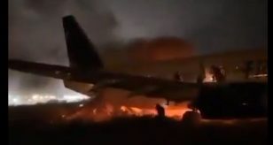 aereo prende fuoco senegal