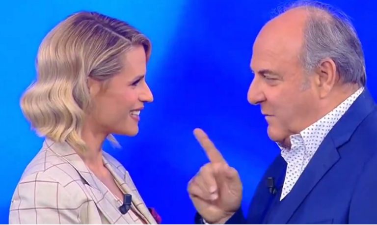 Gerry Scotti, frecciata ad Antonella Clerici a Io Canto Family: ecco come ha reagito Michelle Hunziker – Video