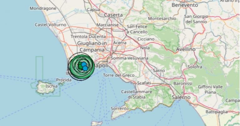 Terremoto ai Campi Flegrei, oltre 150 scosse da ieri sera: in tanti hanno trascorso la notte in strada Terremoto ai Campi Flegrei, oltre 150 scosse da ieri sera: in tanti hanno trascorso la notte in strada