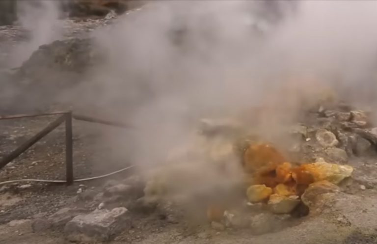 Campi Flegrei, il nuovo studio che spiega il bradisismo in corso: “Rischi da non sottovalutare ma…” Campi Flegrei, il nuovo studio che spiega il bradisismo in corso: “Rischi da non sottovalutare ma…”