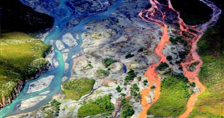 Fiumi limpidi e incontaminati diventano arancioni: ecco cosa sta succedendo e dove Fiumi limpidi e incontaminati diventano arancioni: ecco cosa sta succedendo e dove
