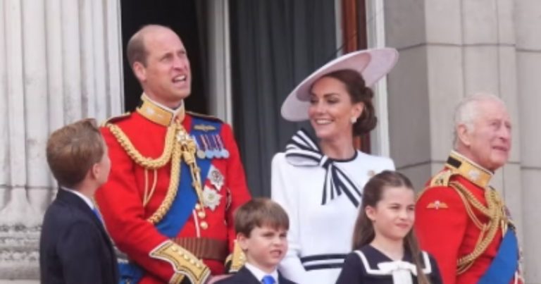 Ecco cosa si sono detti i reali sul balcone, svelato il dialogo tra Kate Middleton e Re Carlo